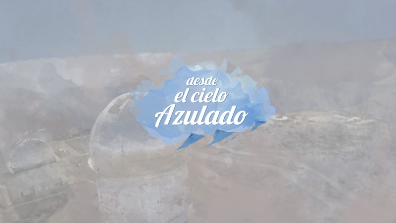 Desde el cielo azulado